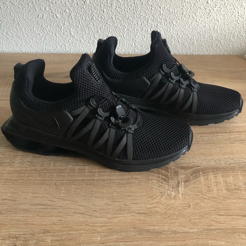 NWOT NIKE Shox Gravity Womens